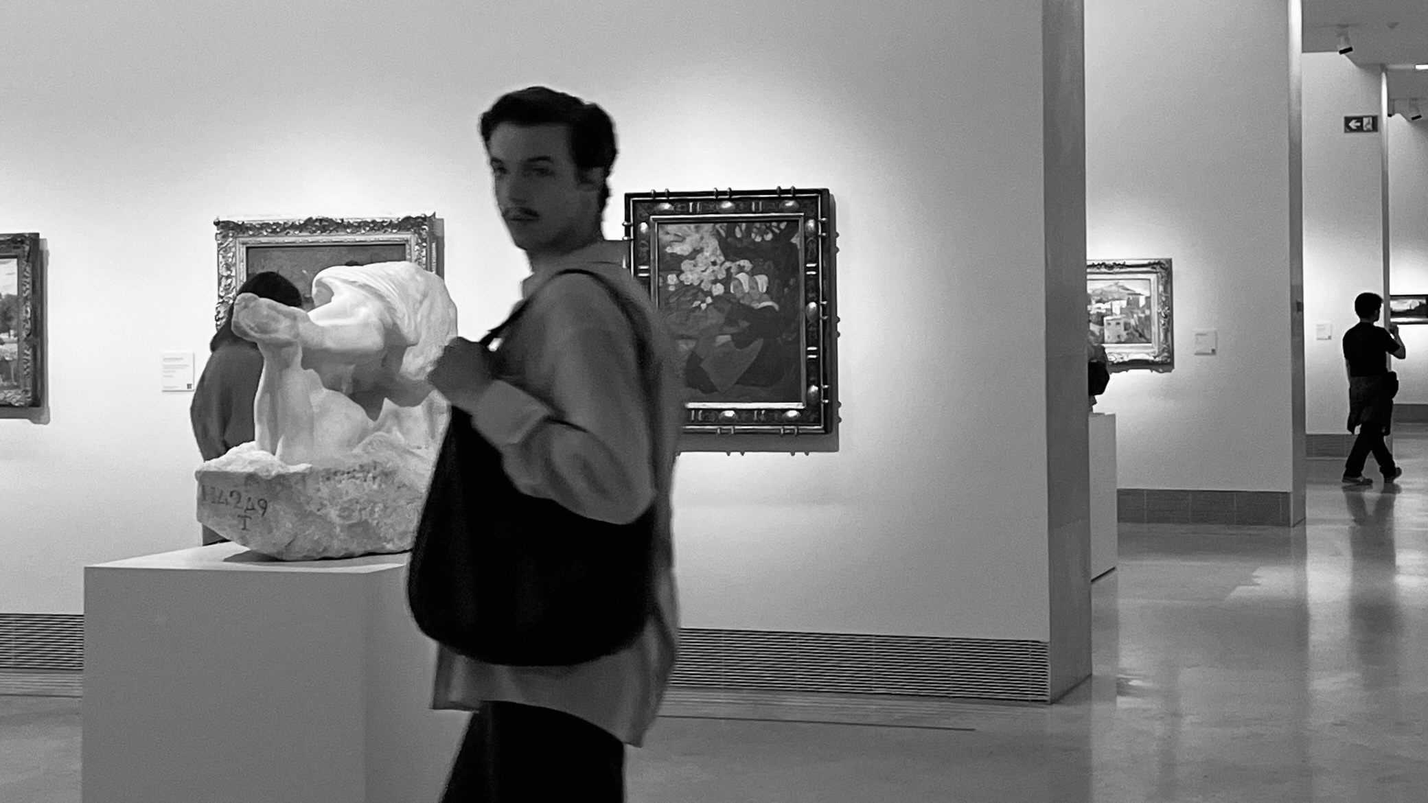 Víctor Strolling through Thyssen Museum