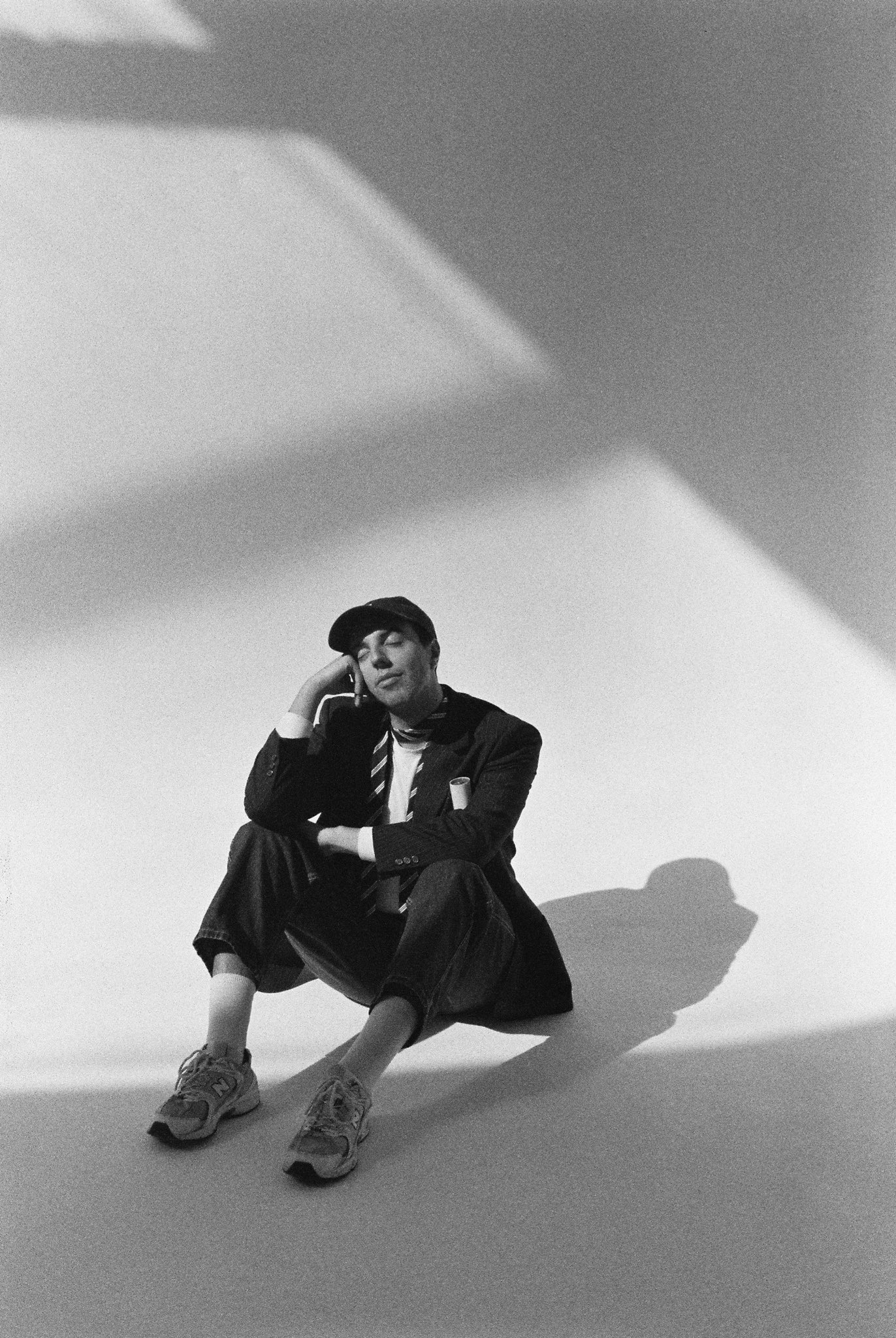 Víctor after a fashion editorial