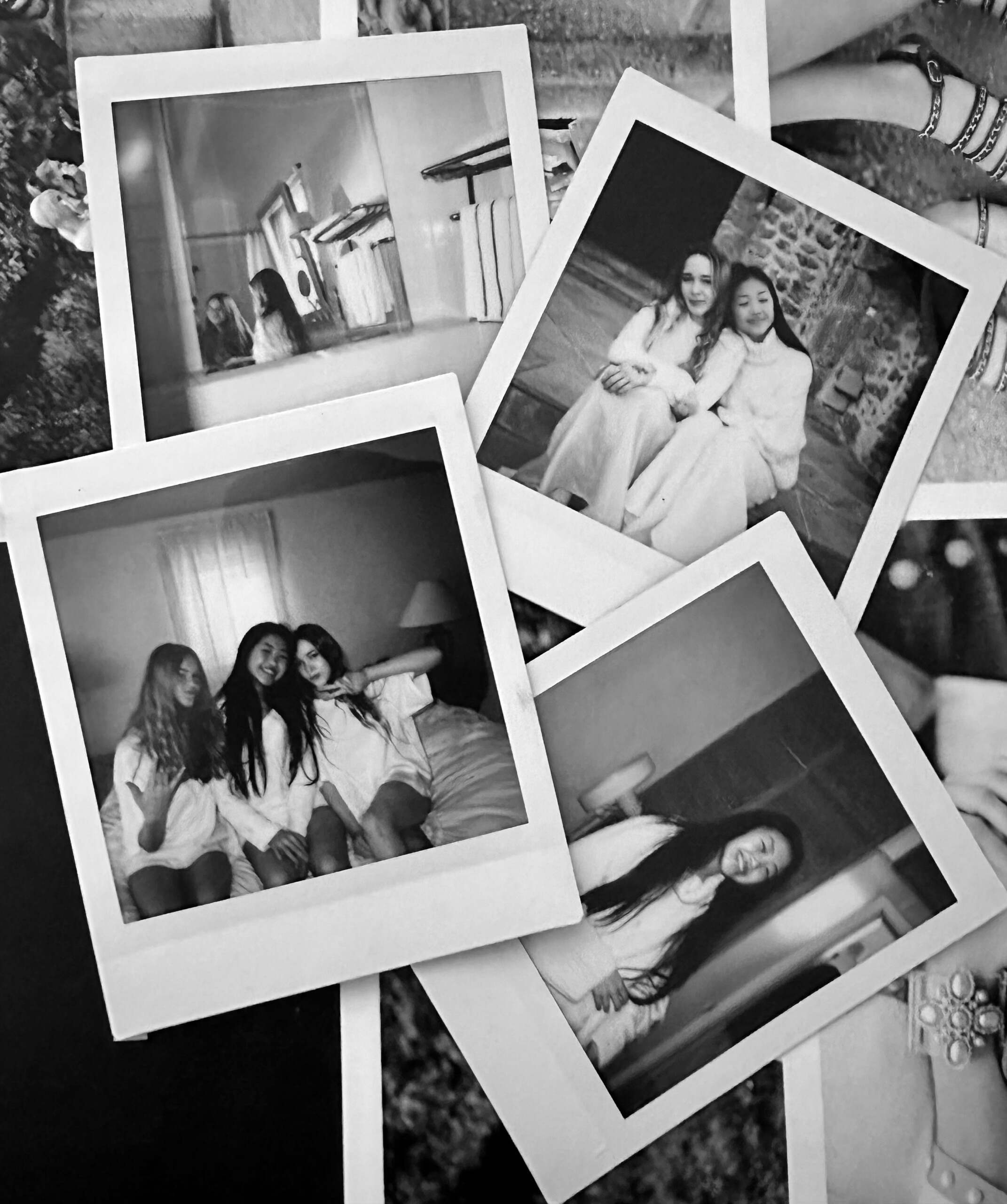 Actresses of Flores en el Agua videoclip. Sunny, Natalia and Emilie