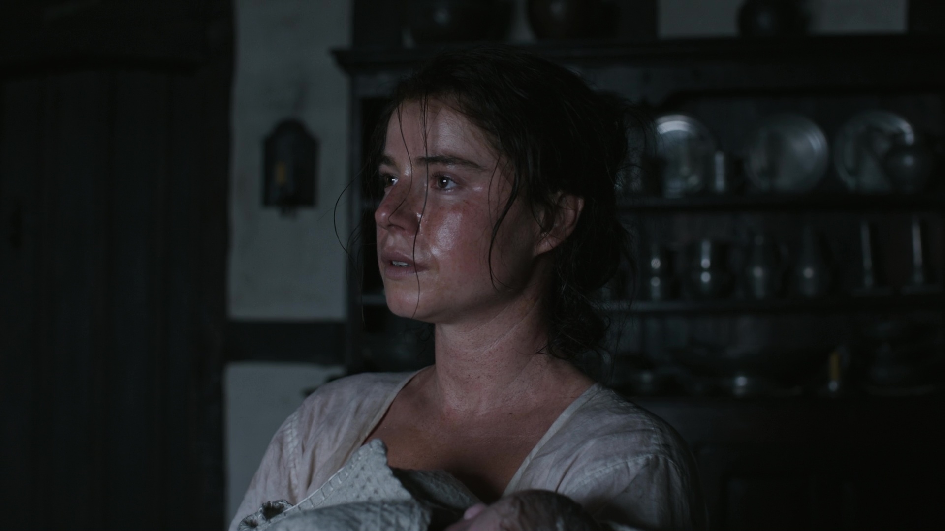 Jessie Buckley interpretando a Agnes tras dar a luz